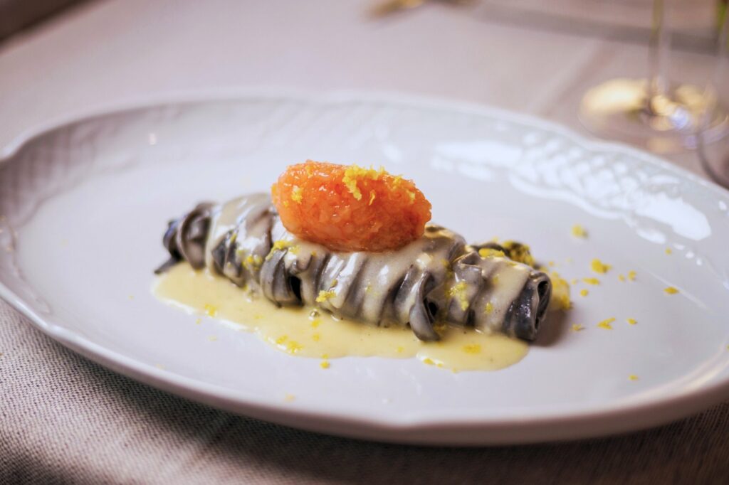 come-nasce-signature-dish-tagliolini-neri-osterietta